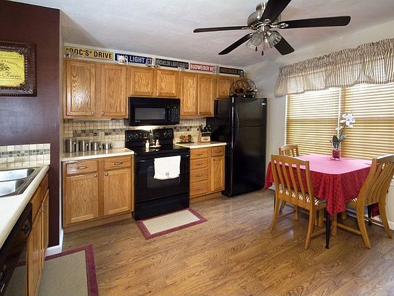 3rd image of 94 Sugar Bend Ct