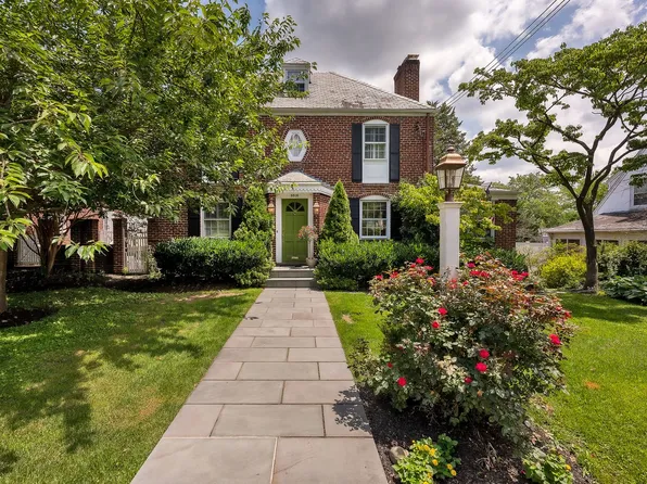 8505 Lynwood Pl, Chevy Chase, MD 20815