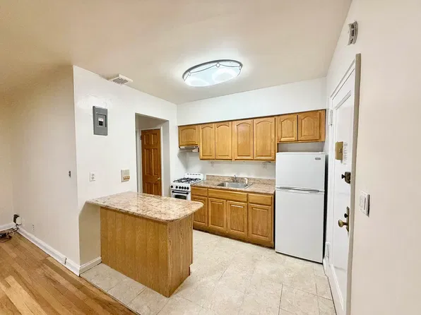 2519 30th Dr APT 1K, Astoria, NY 11102