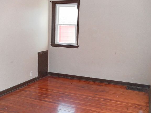 4th image of 342 1st Ave S