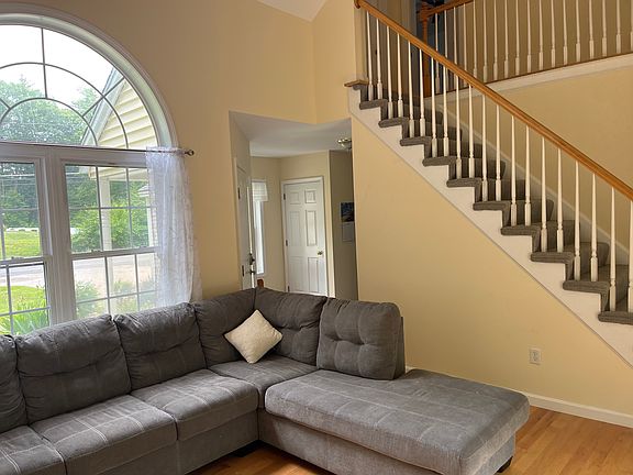 3rd image of 210 Kent Farm Rd #2