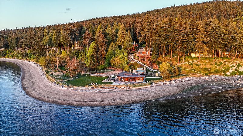 2nd image of 450 Eagle Bay Road