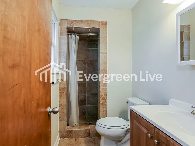 1705 W 58th St — Photo 12