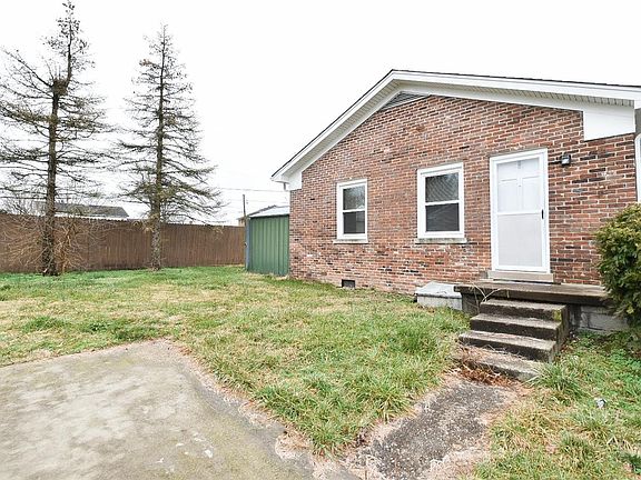 2nd image of 524 Hickory Hill Dr