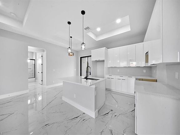 3rd image of 764 Bianca AVE S