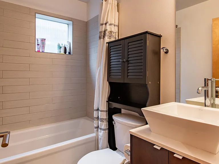 562B Galer St #B — Photo 4
