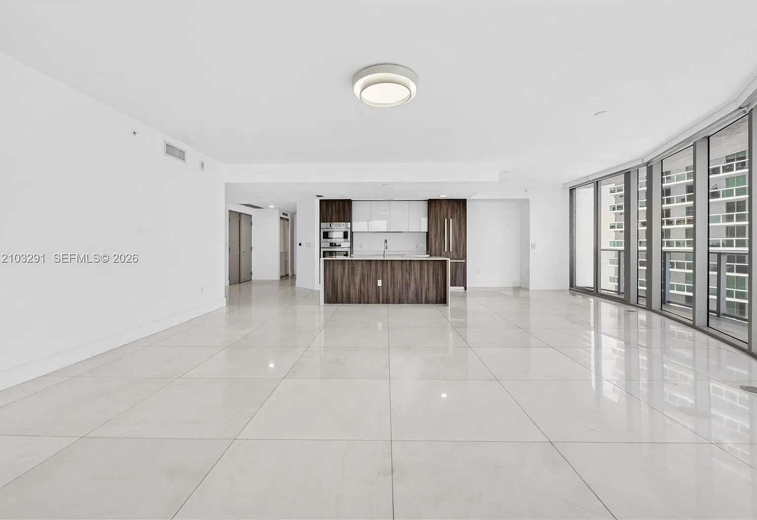 Aria On The Bay Condo — Photo 4