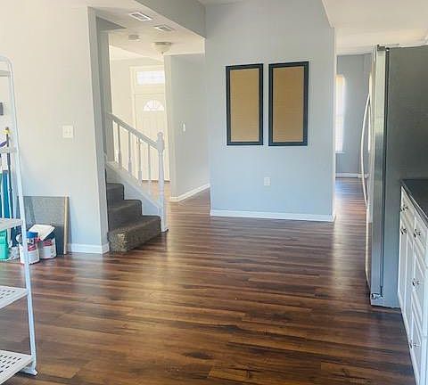 4th image of 916 Mount Hope Ave #1