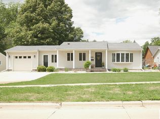 120 Frankfort Ave SE, Orange City, IA 51041