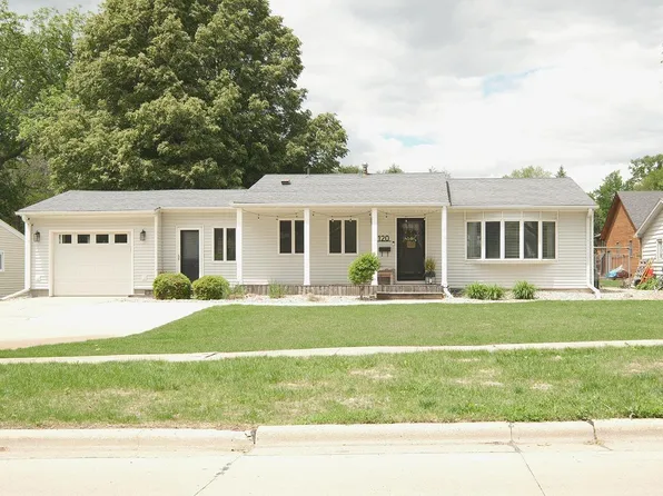 120 Frankfort Ave SE, Orange City, IA 51041