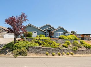 1047 NW Starlite Pl, Grants Pass, OR