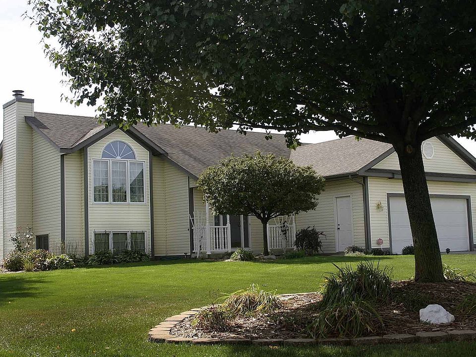 1st image of 2702 Burgen Ct NE
