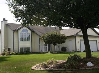 2702 Burgen Ct NE, Grand Rapids, MI 49525