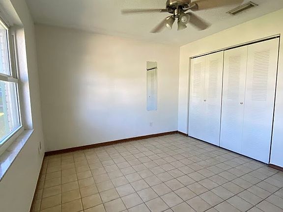 5th image of 1215 Harbour Point Dr