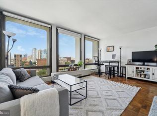 210 Locust St APT 19E, Philadelphia, PA 19106
