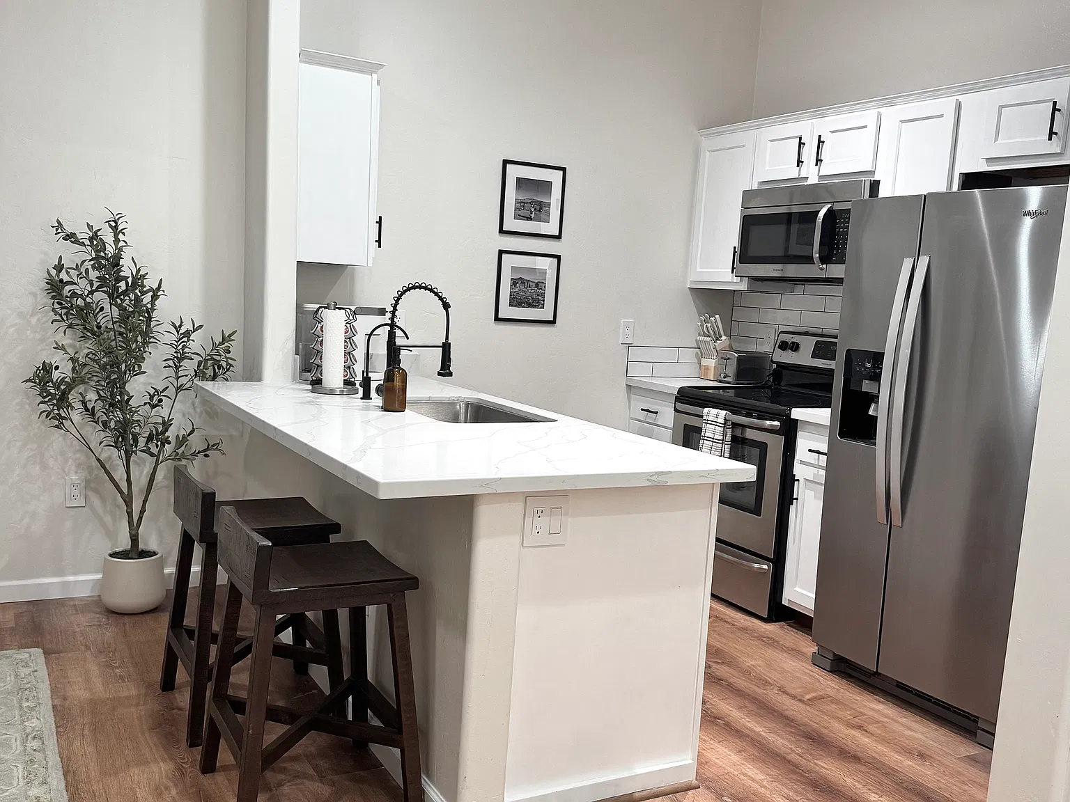 2 bed, 750 sqft, $2,200 — Photo 4