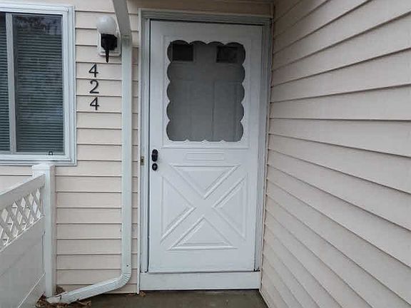 2nd image of 424 Gregory Ct #424