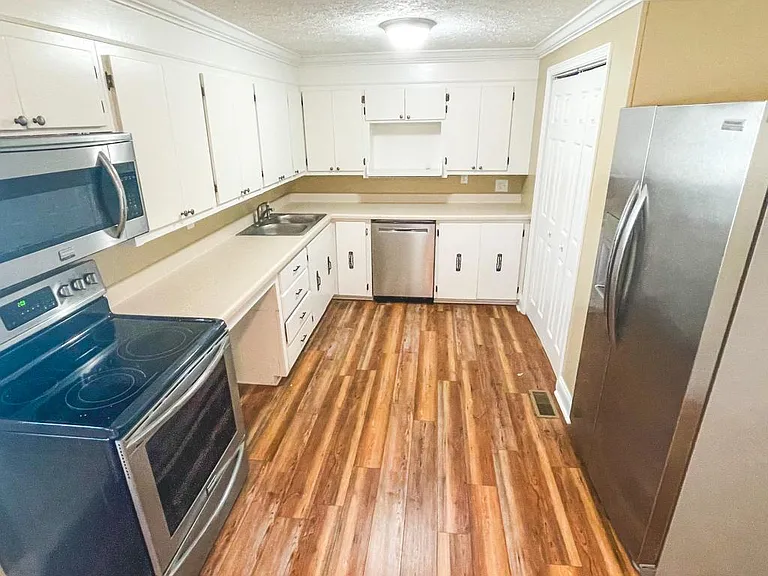 1206 Golf St — Photo 5