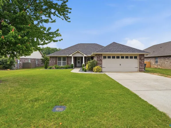 4614 Carrington Blvd SE, Owens Cross Roads, AL 35763