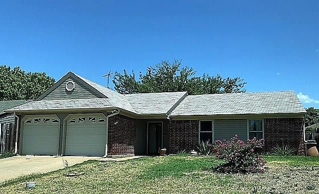 1st image of 804 Mustang Dr