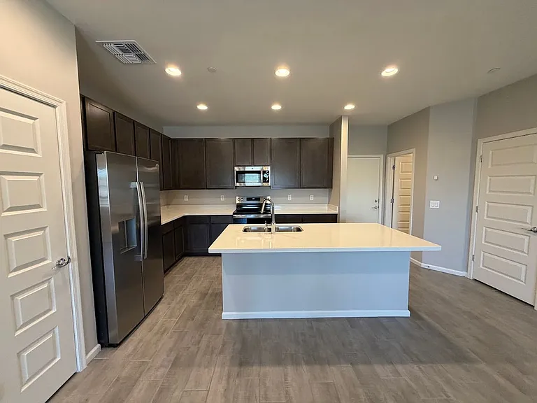733 E Commonwealth Ave #9 — Photo 5
