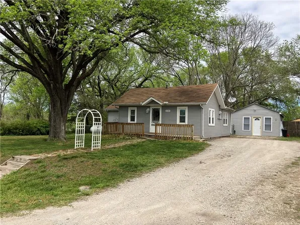 118 Spruce St, Mound City, KS 66056