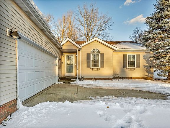 4th image of 2205 Meadowood Blvd
