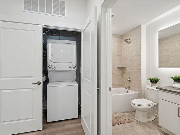 4th image of 4435 Ridge Ave #D421