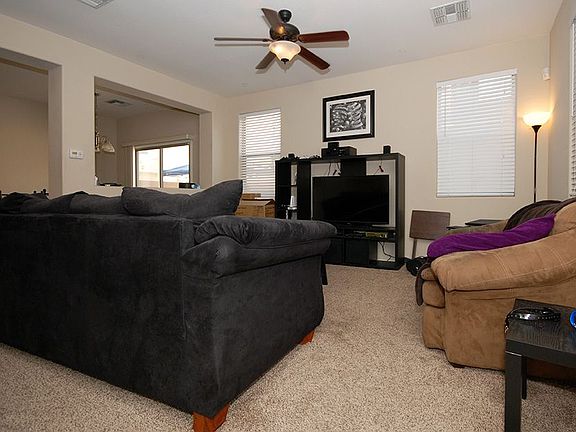 3rd image of 914 E Brooke Pl