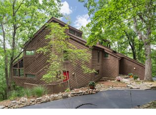 1525 Wolf Trail Rd, Ballwin, MO 63021