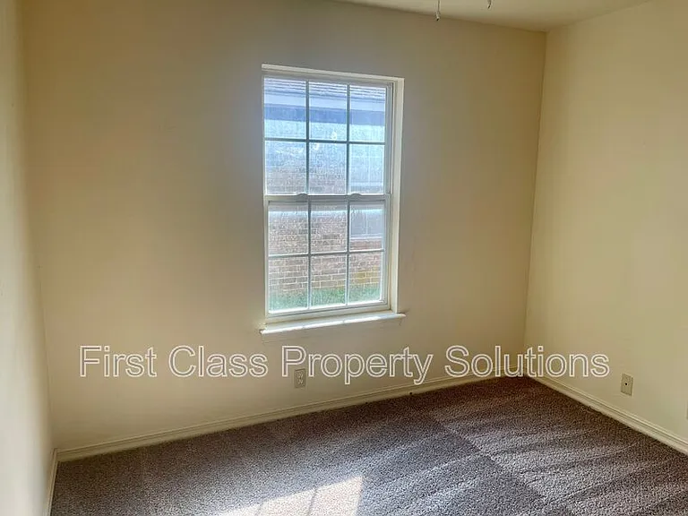1132 N Gardner Ave — Photo 8