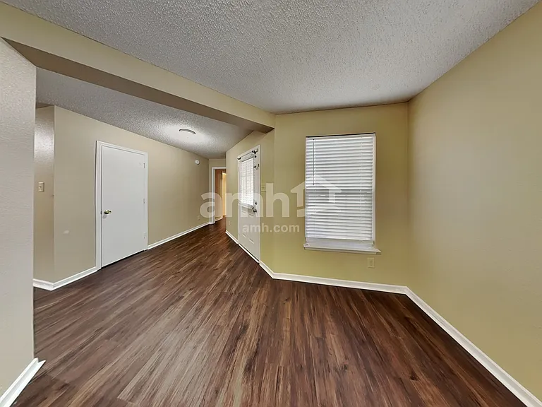 10757 Emery Dr — Photo 8