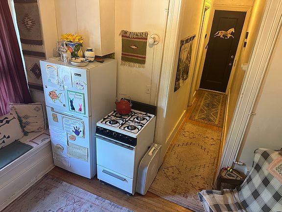 3rd image of 293 Oxford St #3A