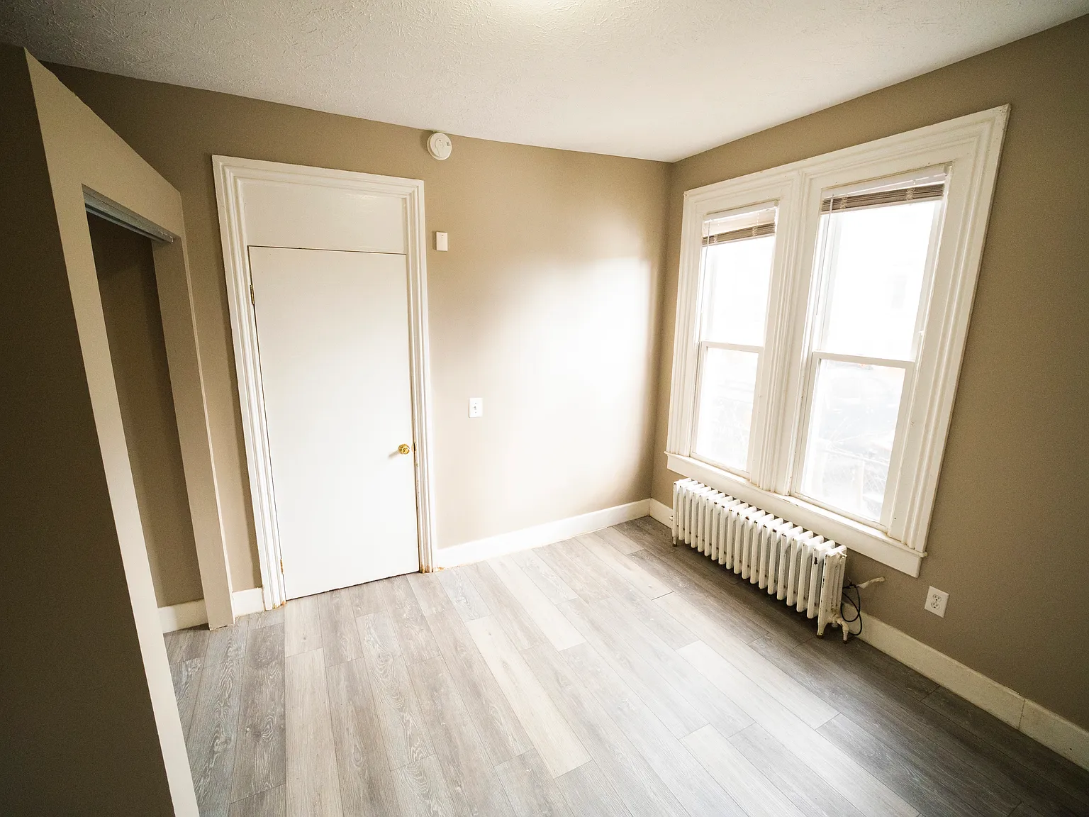 3 bed, 1.5 bath, 1300 sqft, $1,900 — Photo 4