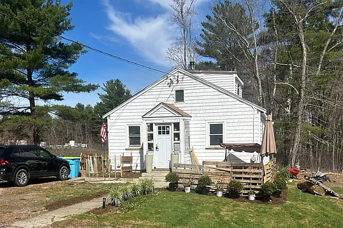 1279 Main St Photo 1