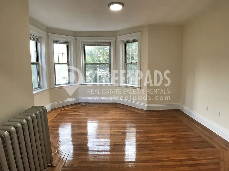 Studio, 400 sqft, $2,100 — Photo 3