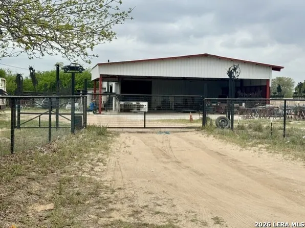 81 Stevens Rd, Somerset, TX 78069