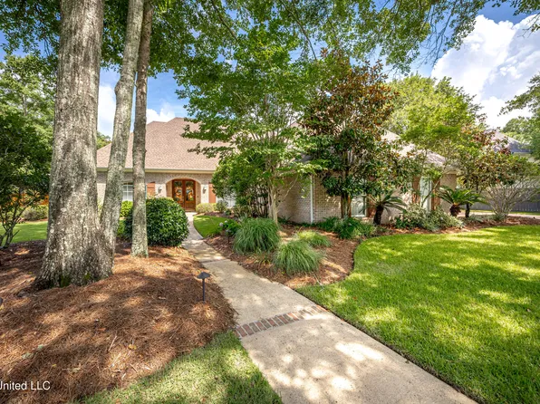 511 Rue Chateauguay, Ocean Springs, MS 39564