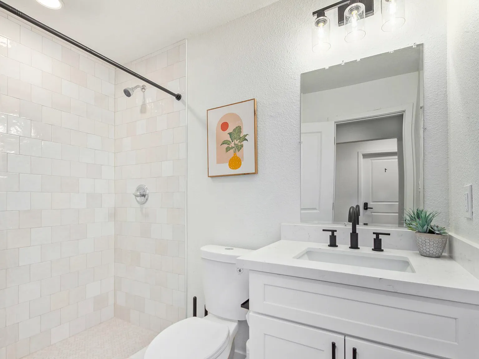 4 bed, 2.0 bath, 2100 sqft, $866 — Photo 4