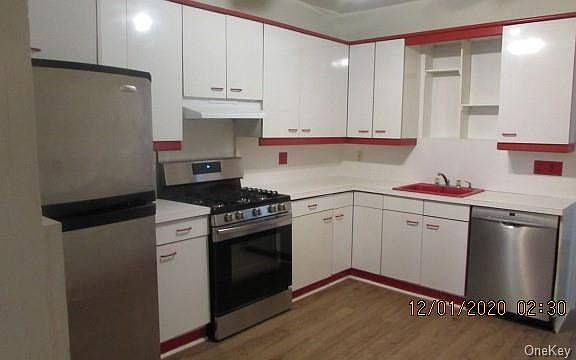 5th image of 80 Farquhar Ave Floor 2