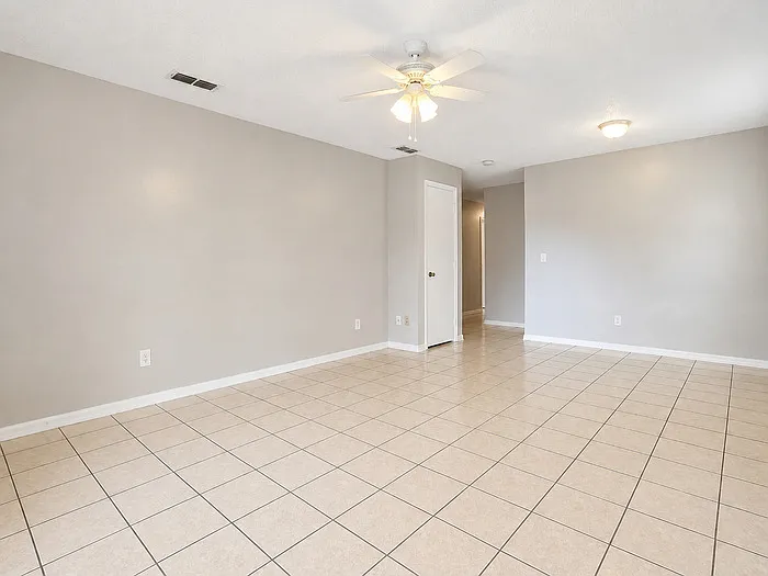 3 bed, 2.0 bath, 1062 sqft, $1,725 — Photo 4