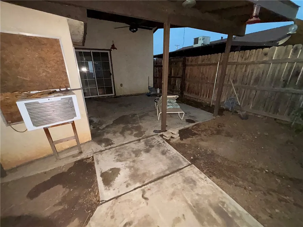 2 bed, 1.5 bath, 1045 sqft, $2,500 — Photo 2