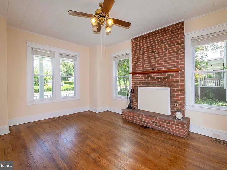 222 W Main St — Photo 21