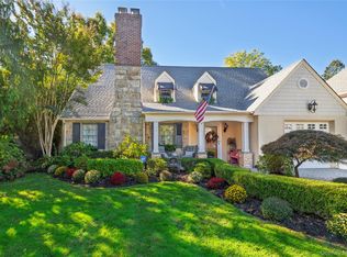 42 Roxen Rd, Rockville Centre, NY 11570