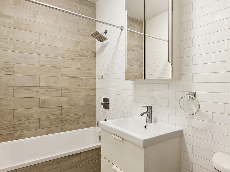 196 Nassau Ave #3R — Photo 6