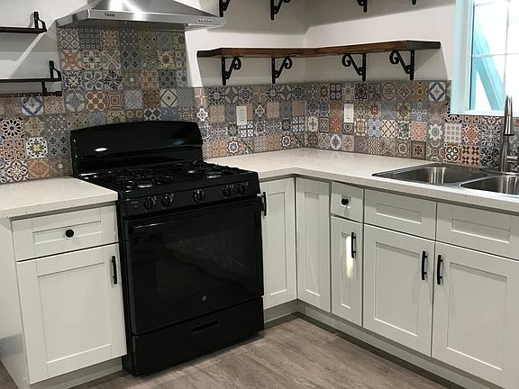 5th image of 657 Frandale Ave