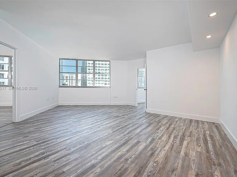 801 Brickell Bay Dr #1662 — Photo 2