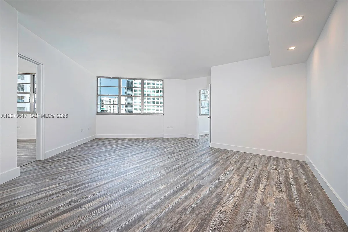 Building Photo - 801 Brickell Bay Dr #1662