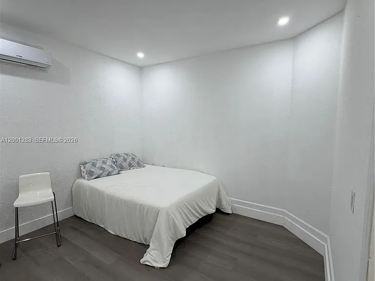 2442 NE 3rd Ct #A — Photo 2