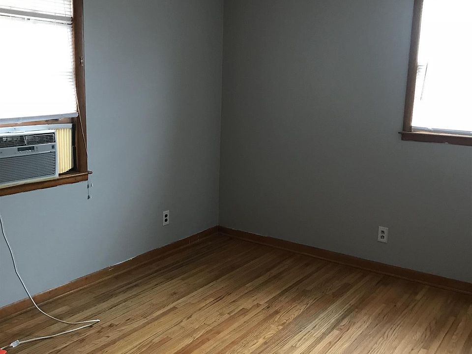 2nd image of 2214A 29th Ave S